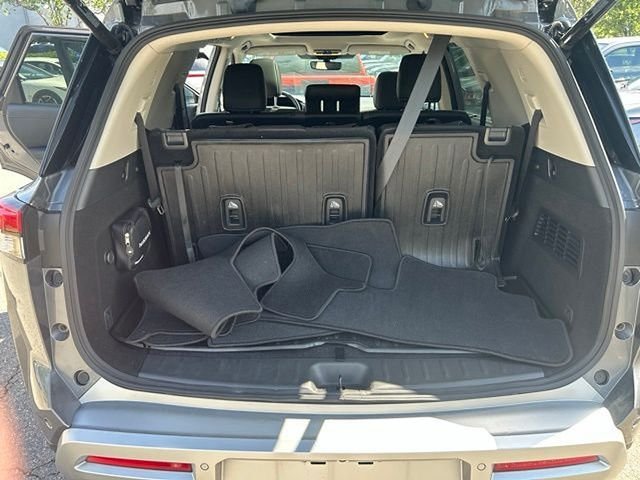 Used 2025 Gray Nissan Platinum image 20