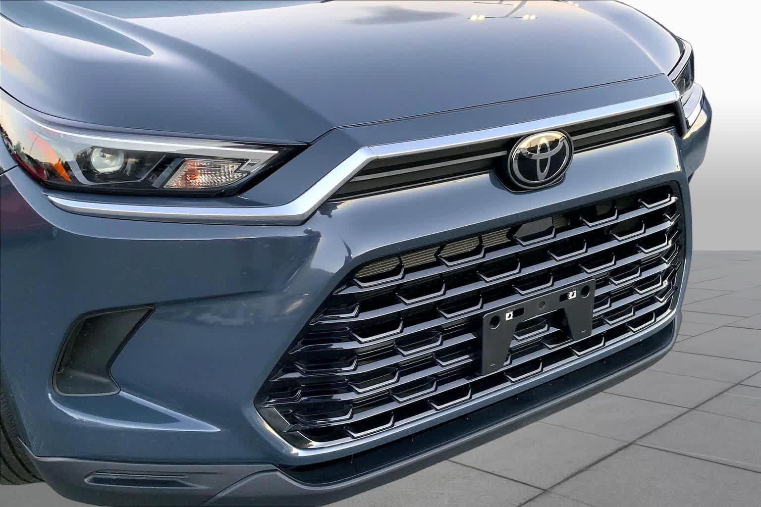 Used 2025 Storm Cloud Toyota XLE image 27