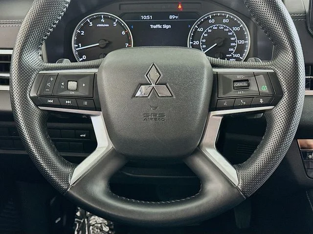 Certified Pre-Owned 2024 Mitsubishi Outlander SE