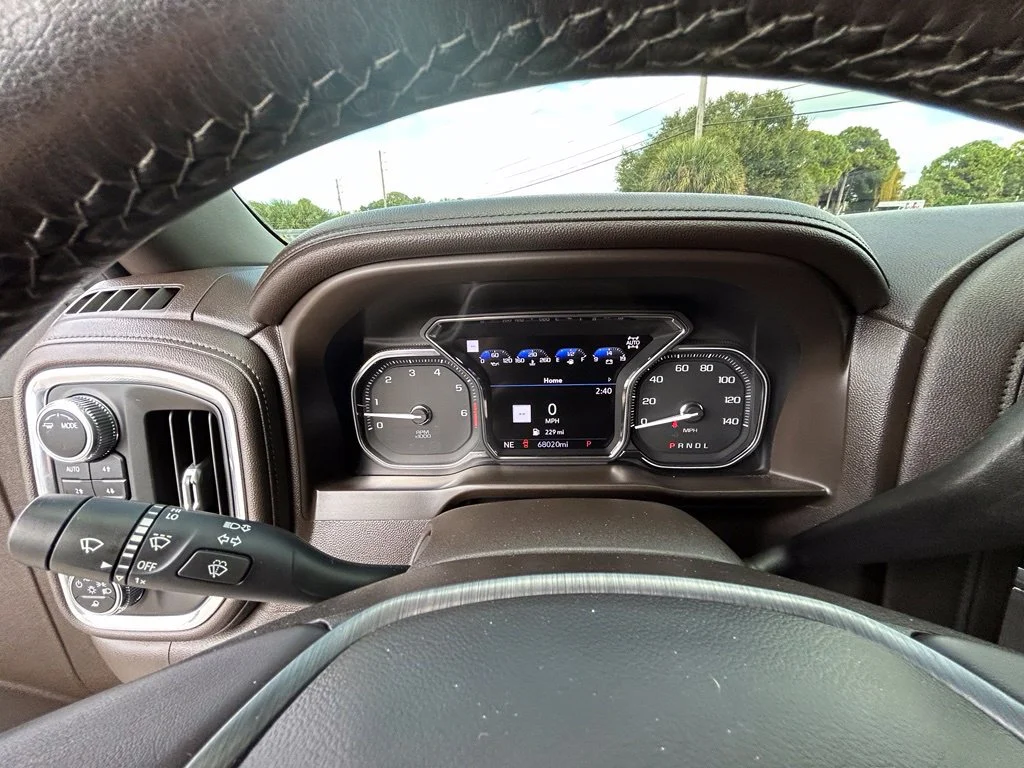Used 2021 White Frost GMC Denali image 39
