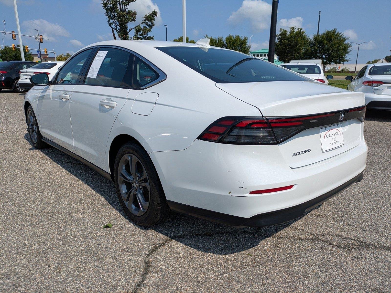 Used 2023 Platinum White Pearl Honda EX image 6