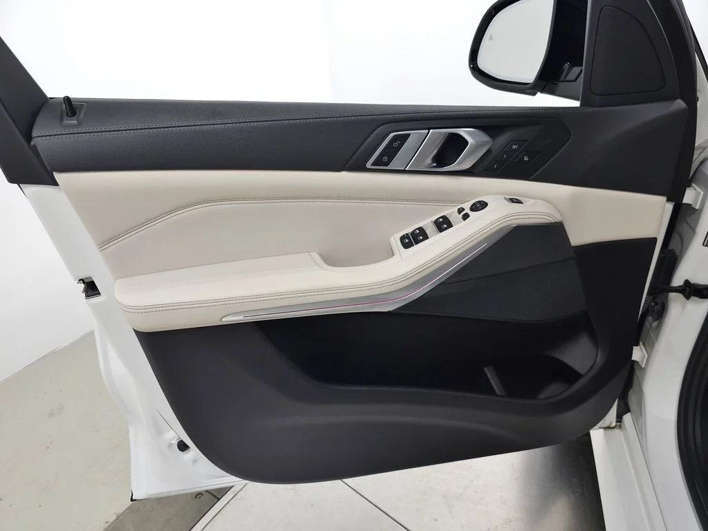 Used 2023 White BMW xDrive40i image 16