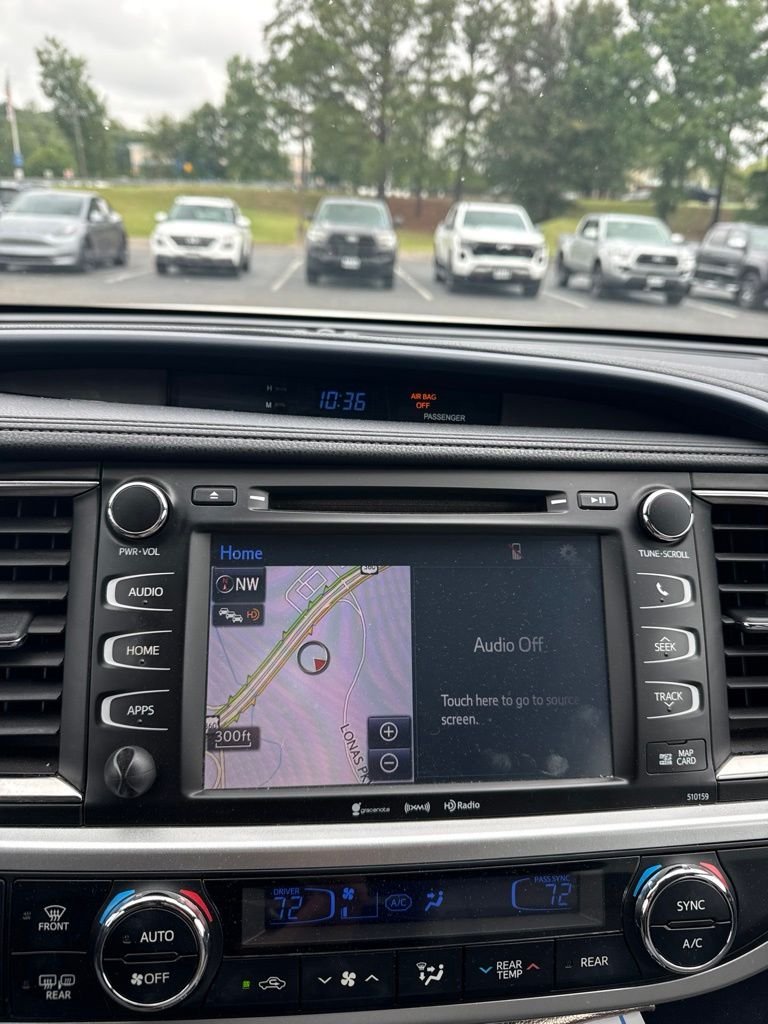 Used 2016 White Toyota XLE V6 image 6