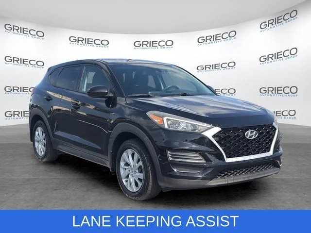 Used 2020 Black Hyundai SE image 1