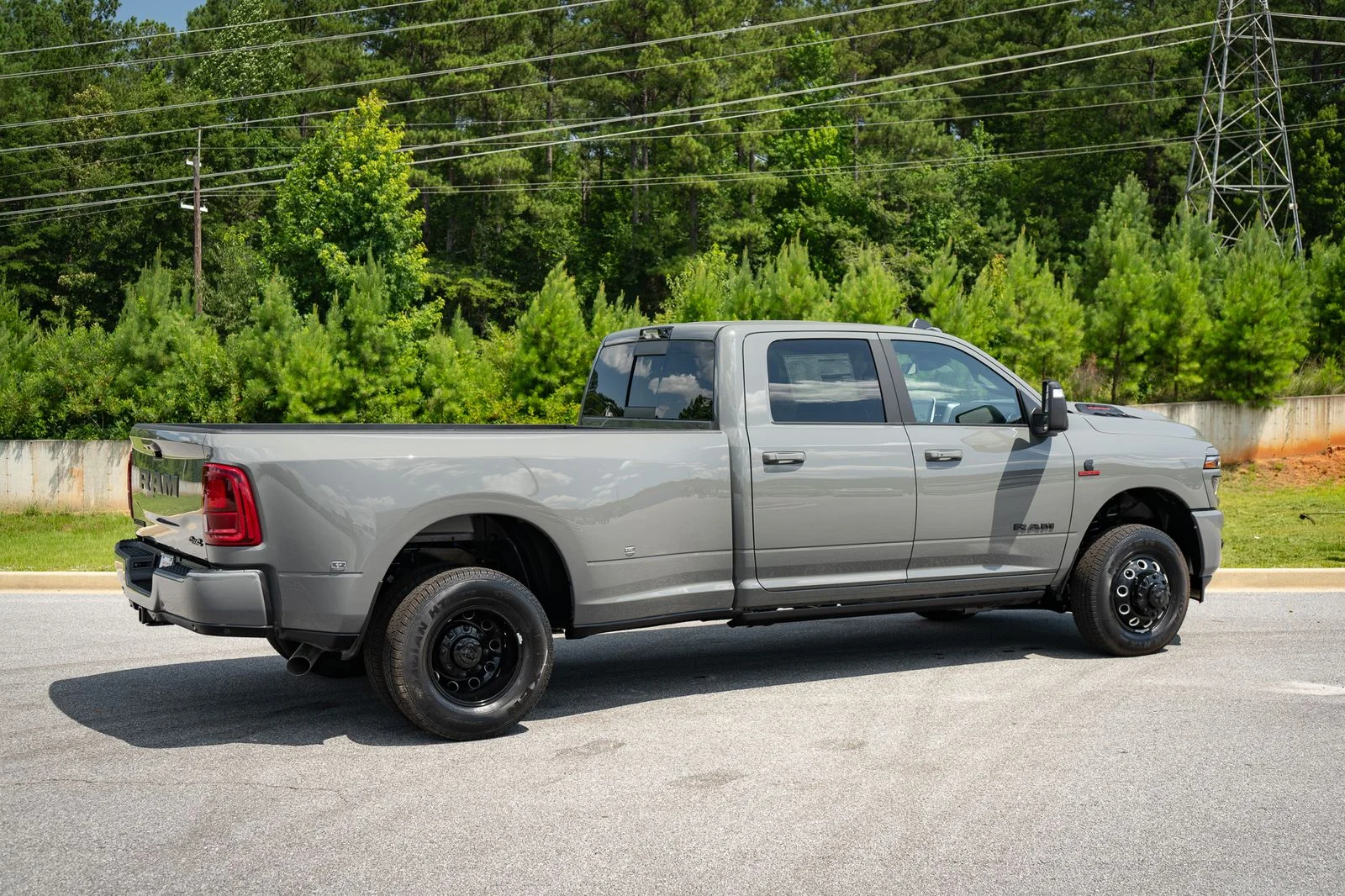 New 2026 Ceramic Gray Clear-Coat Exterior Paint RAM Laramie image 18