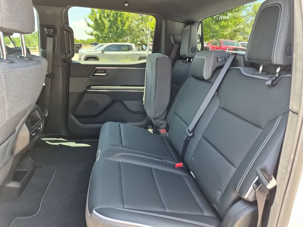 New 2026 Summit White GMC Elevation Standard Range image 32