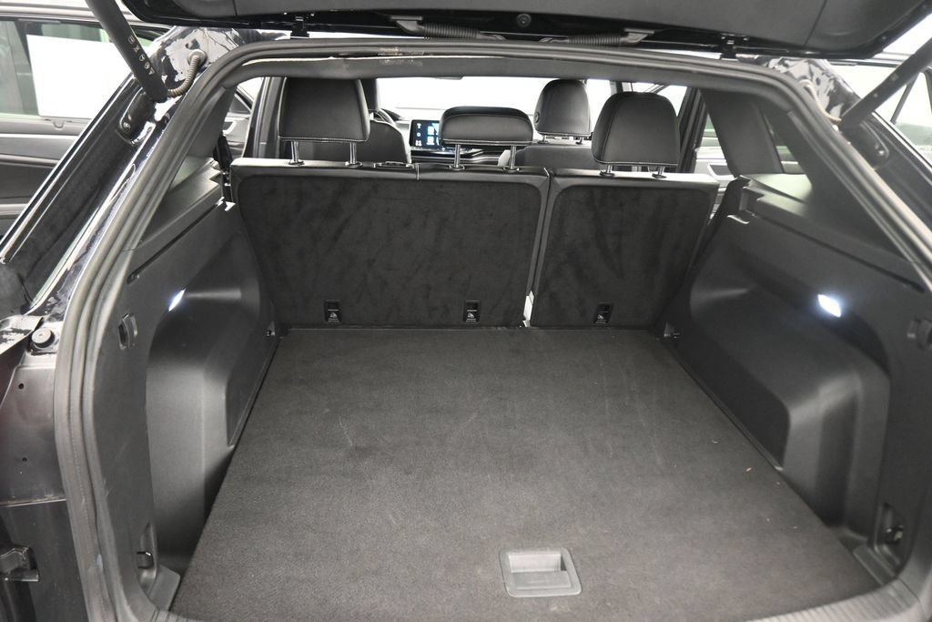 Used 2026  Volkswagen SE w/Technology image 43