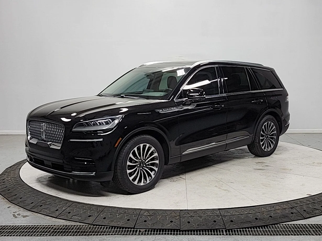 Used 2023 Black Metallic Lincoln Reserve image 3