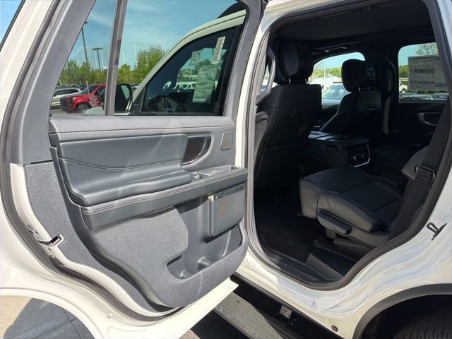 New 2026 Star White Metallic Tri-Coat Ford Platinum® image 12