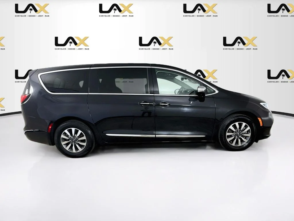 Used 2022 Black Chrysler Limited image 8
