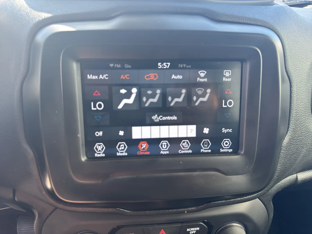 Used 2018 Glacier Metallic Jeep Trailhawk image 25