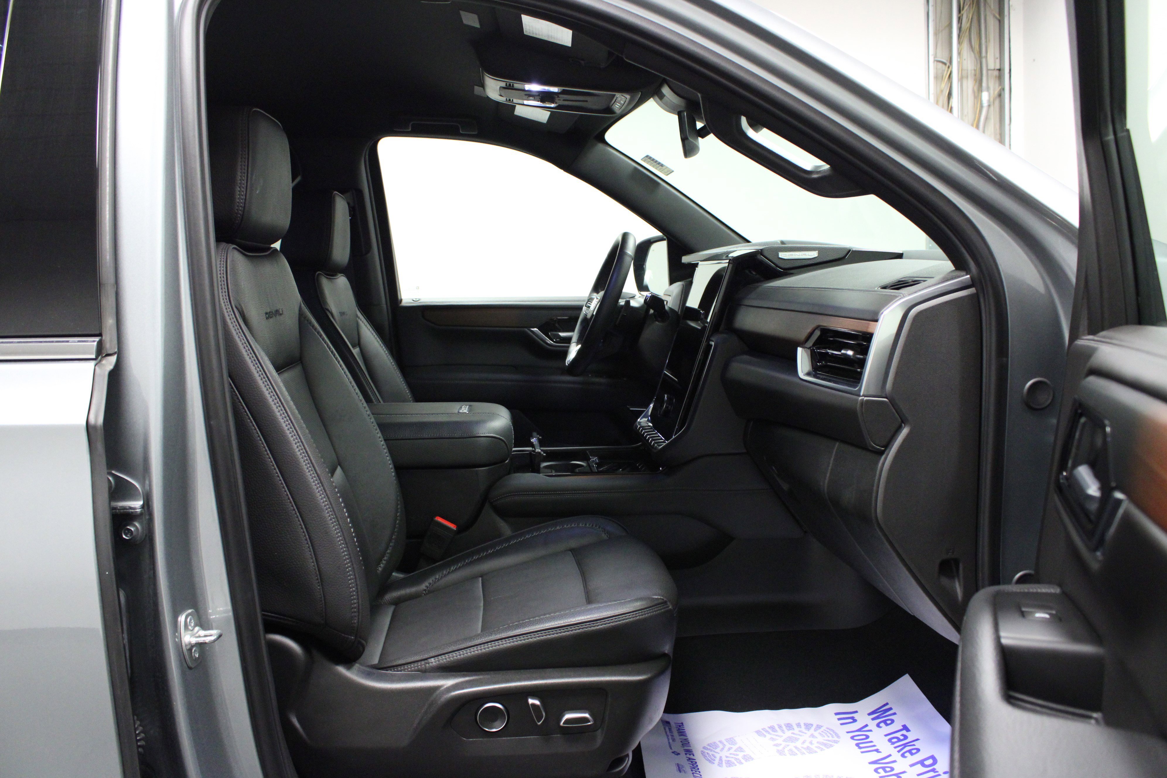 Used 2025 Sterling Metallic GMC Denali image 17