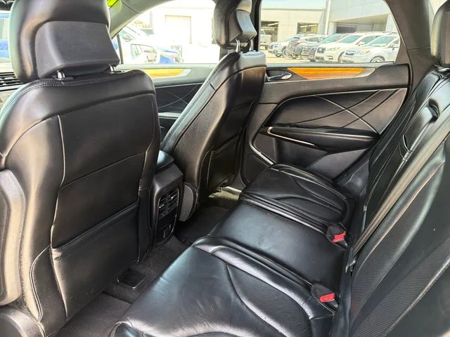 Used 2015 White Lincoln Base image 22