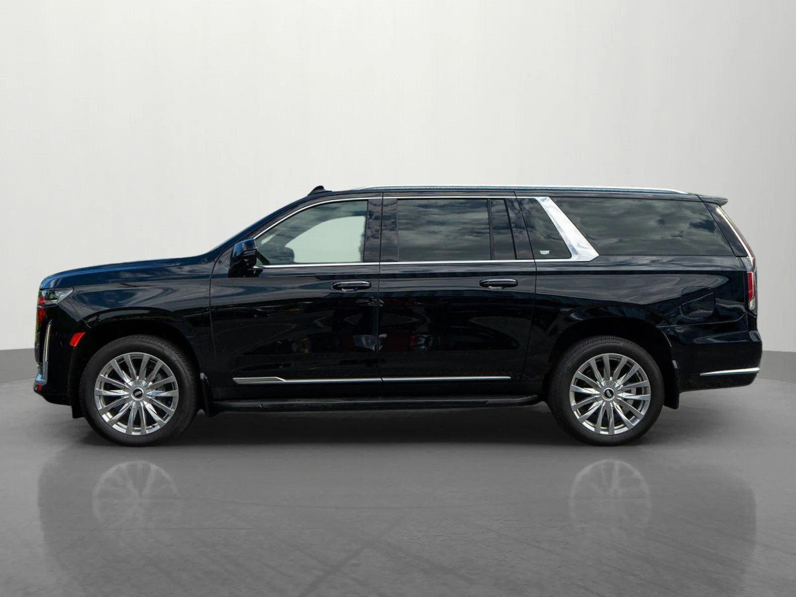 Used 2022 Black Cadillac Luxury image 4
