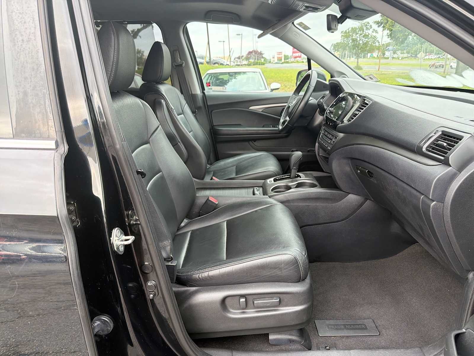 Used 2019 Crystal Black Pearl Honda EX-L image 15