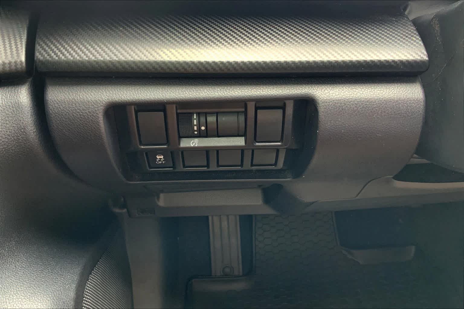 Used 2018 Magnetite Gray Metallic Subaru Premium image 32
