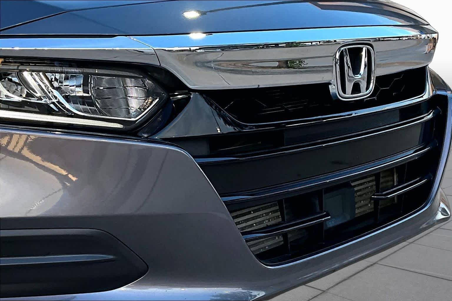 Used 2020 Modern Steel Metallic Honda LX image 27