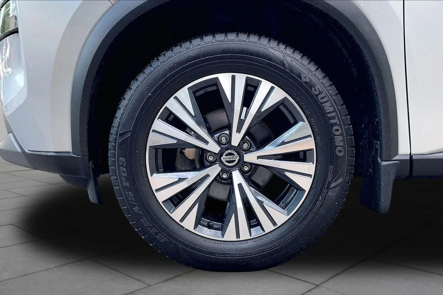 Used 2021 Brilliant Silver Metallic Nissan SV image 11