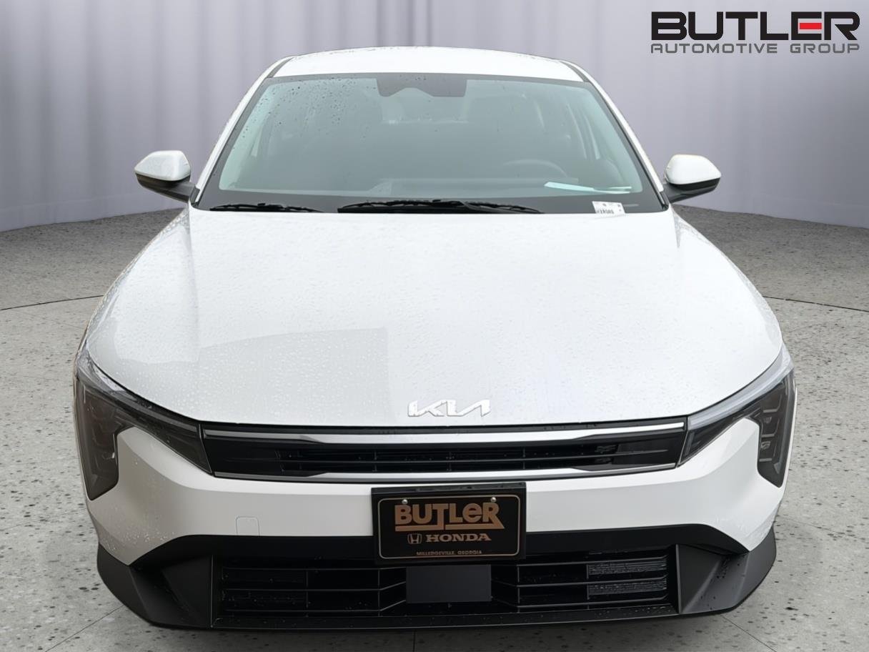 Used 2025 Snow White Pearl Kia LXS image 9