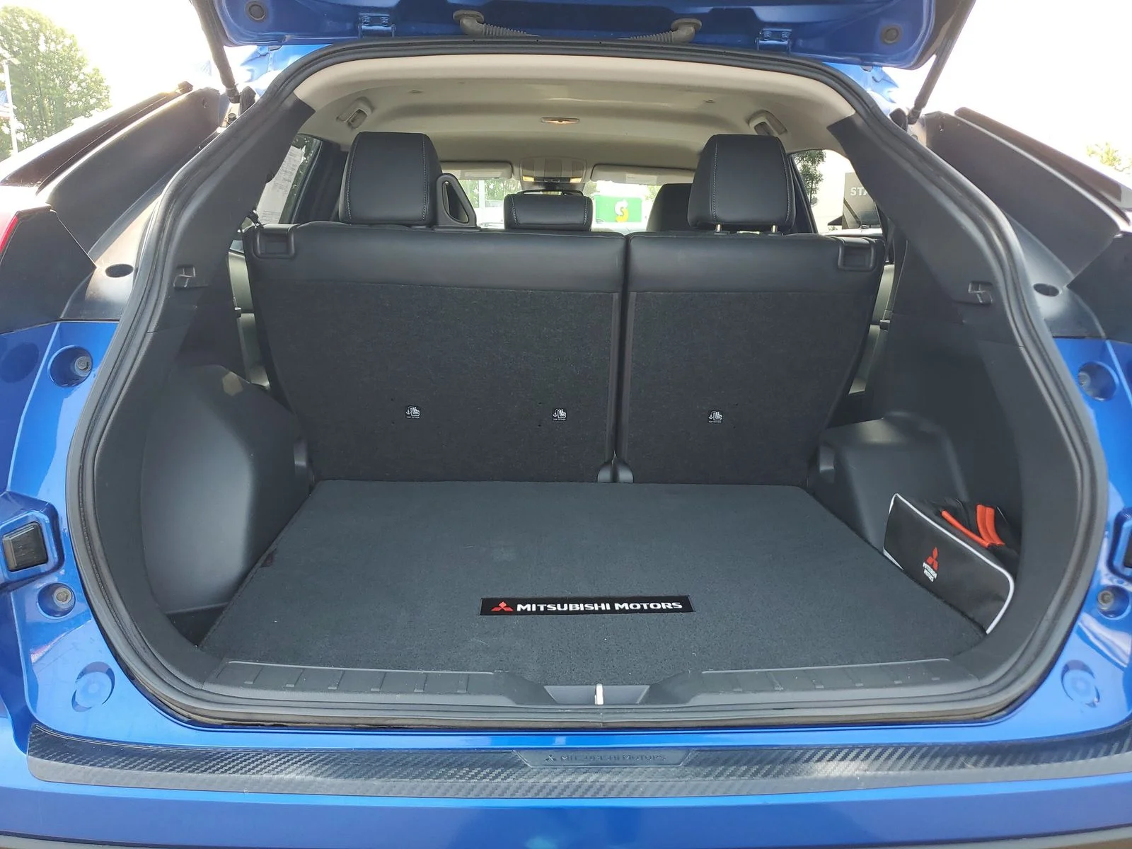 Used 2022 Blue Mitsubishi SE image 7
