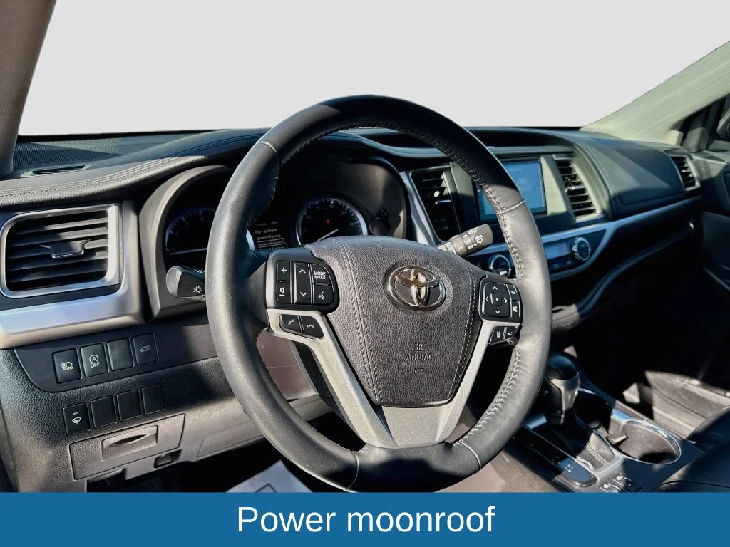 Used 2018 Silver Toyota SE image 10