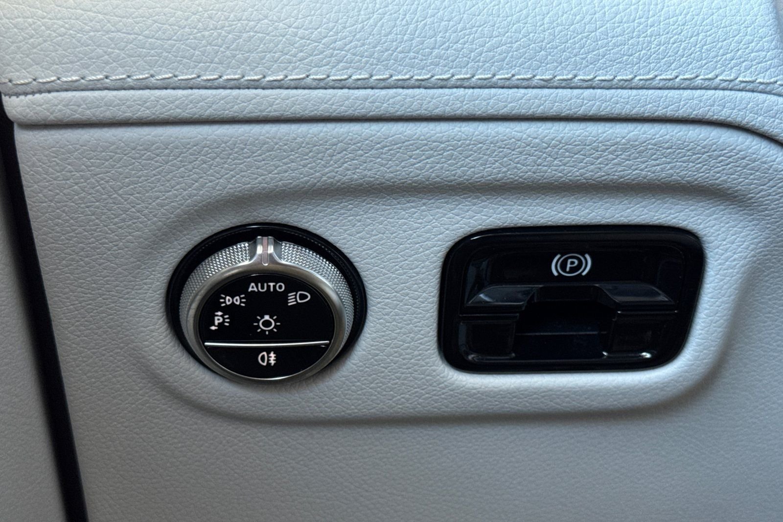 Certified Used 2024  Mercedes-Benz Base image 35