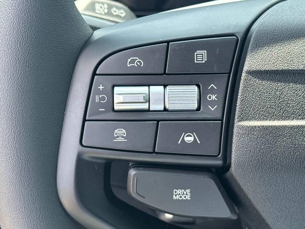New 2026 Snow White Pearl Kia LXS image 25