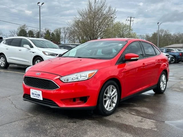 Used 2016 Gray Ford SE image 4
