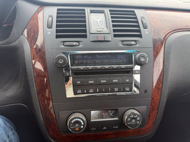 Used 2006 Beige Cadillac Base image 15
