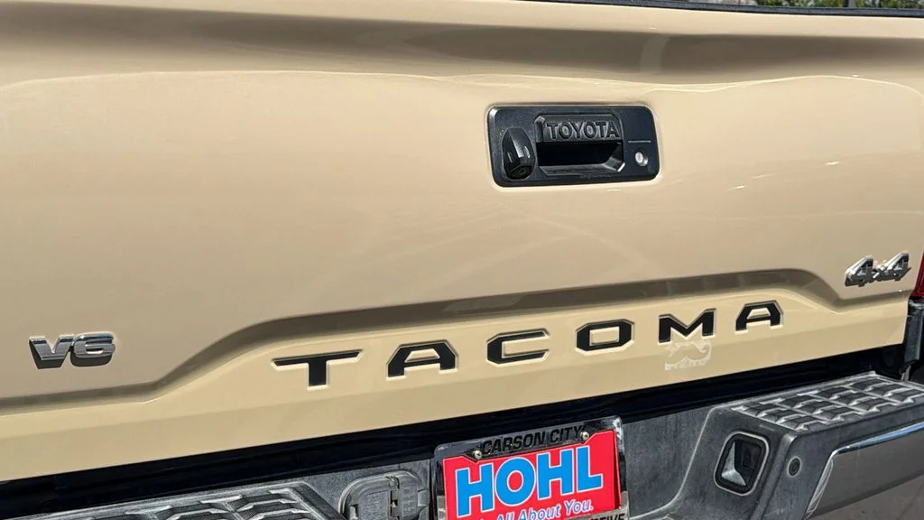 Used 2016 Quicksand Toyota SR5 image 28