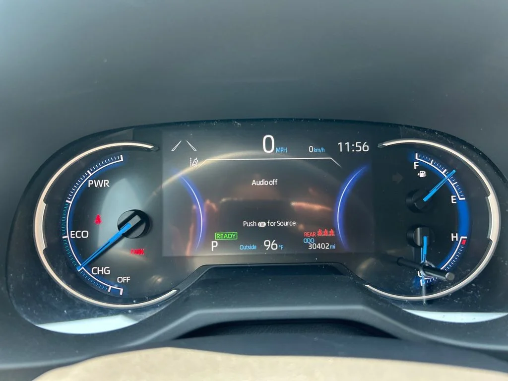 Used 2025 Silver Toyota XLE image 19