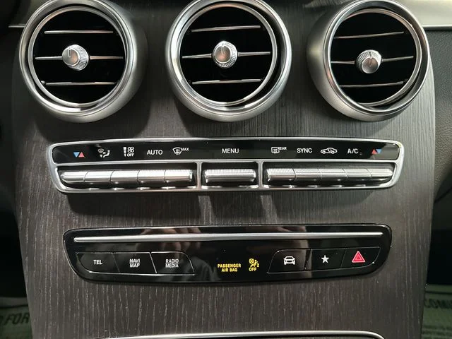 Used 2023  Mercedes-Benz GLC 300 Coupe image 19