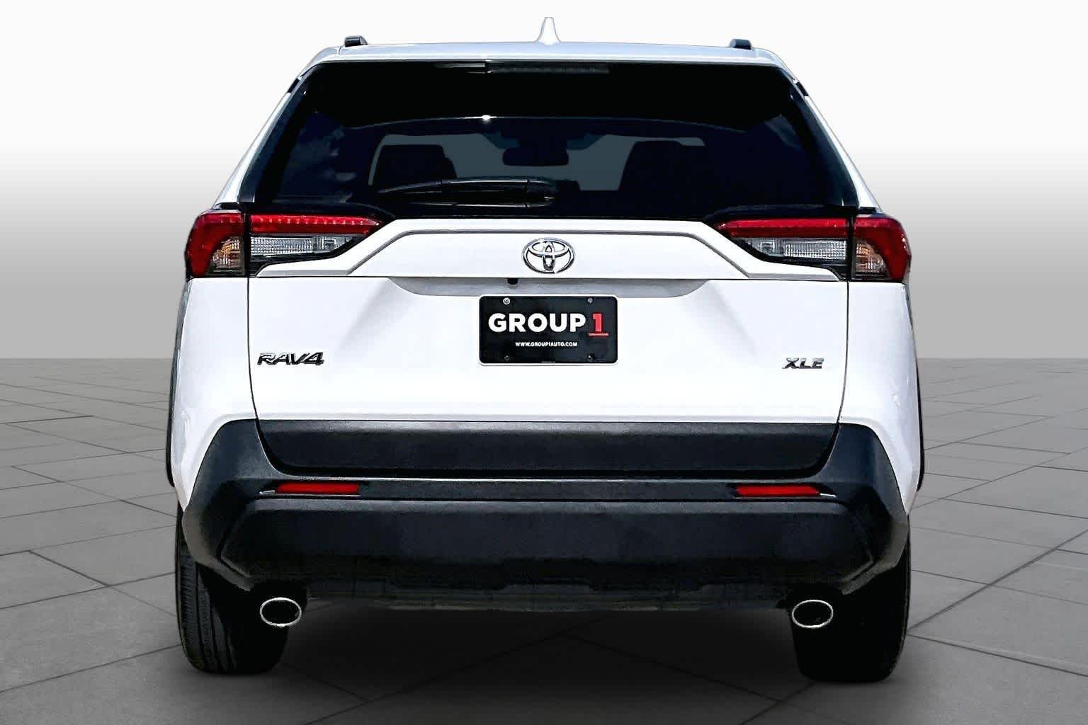 Used 2025 Ice Cap Toyota XLE image 5