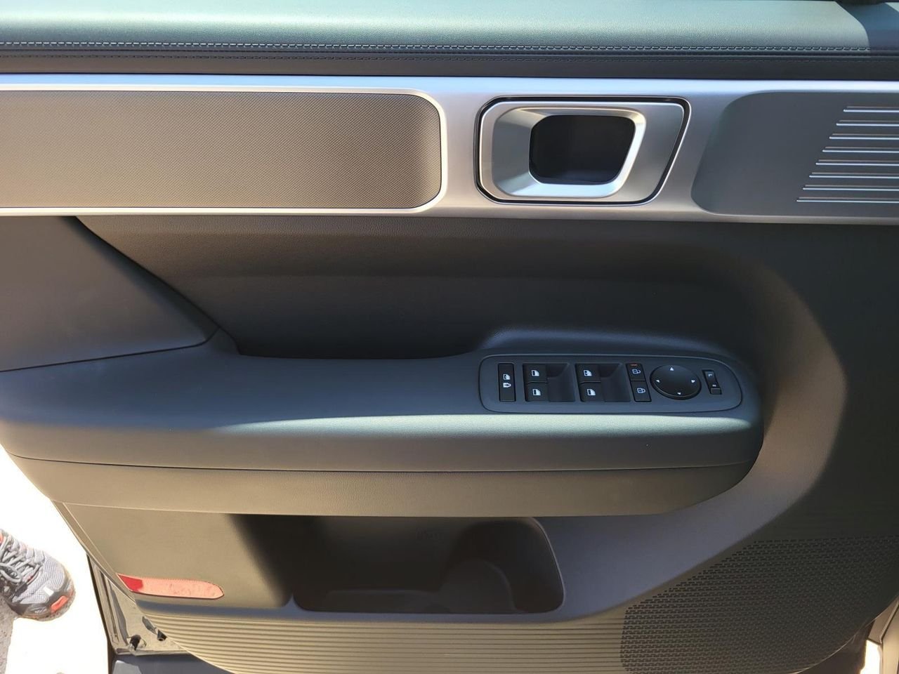 New 2026 Ecotronic Gray Hyundai SE FWD image 15