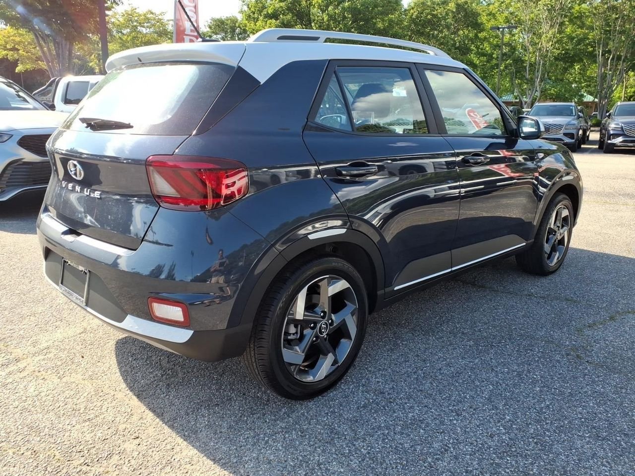 New 2026 Denim w/White Roof Hyundai SEL w/Two-Tone Roof image 6