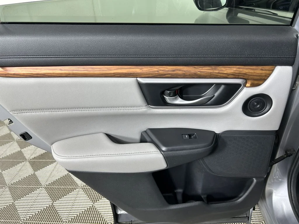 Used 2018 Silver Honda Touring image 15