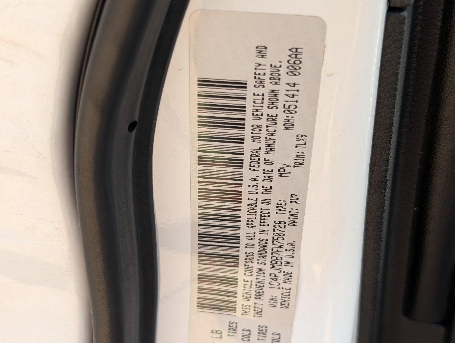 Used 2015 Bright White Clearcoat Jeep Trailhawk image 37