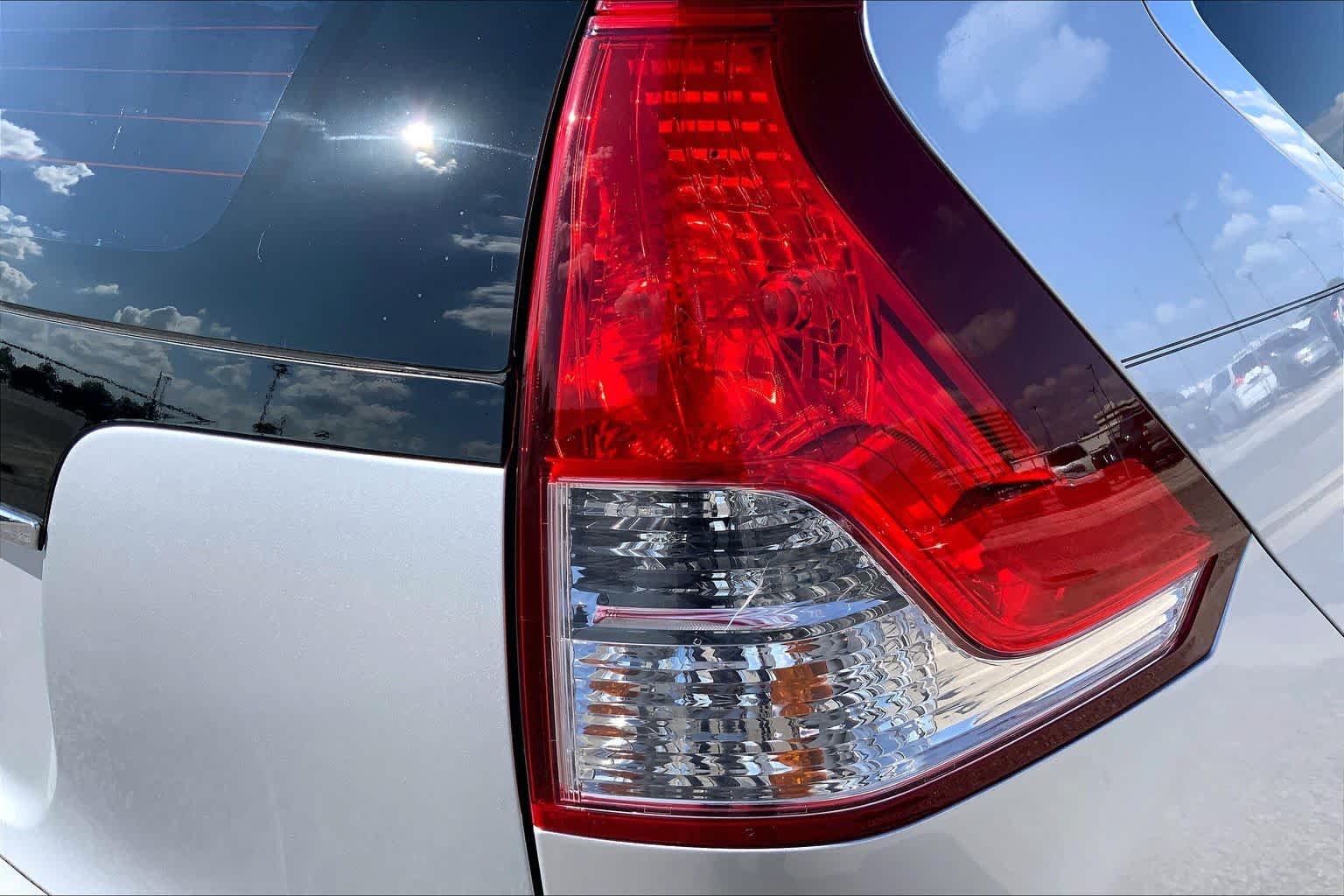 Used 2014 Alabaster Silver Metallic Honda LX image 30