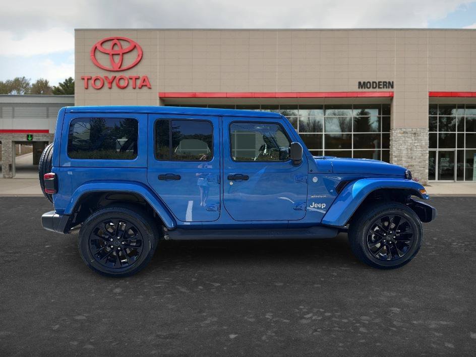 Used 2024 Hydro Blue Pearlcoat Jeep Sahara image 4