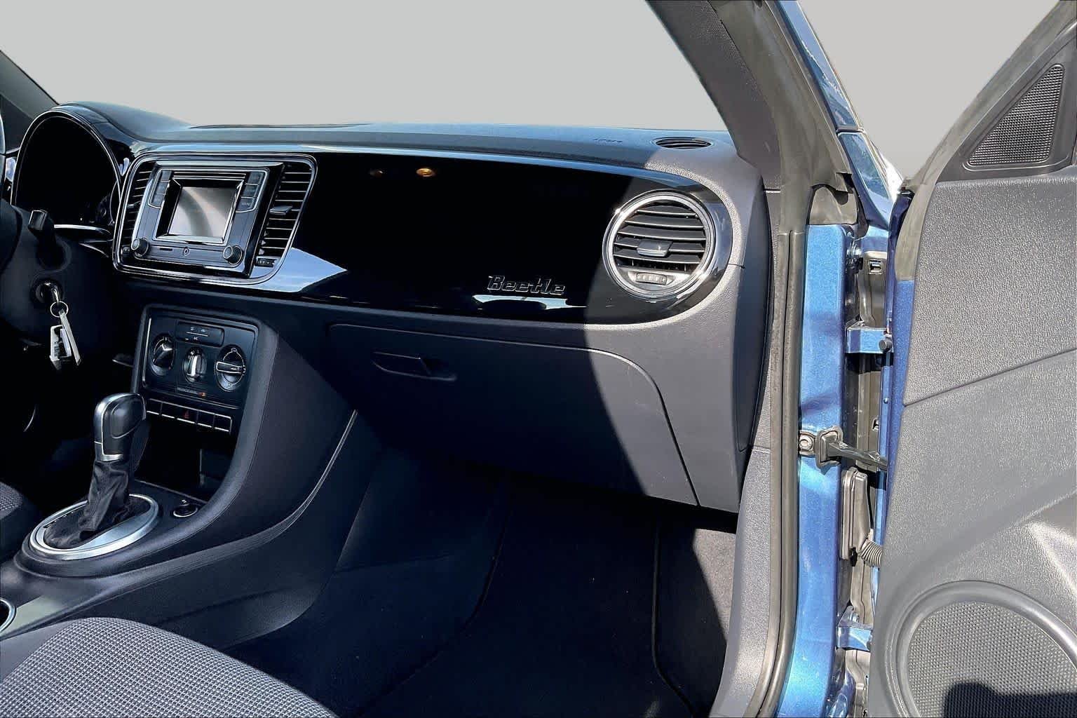 Used 2019 Silk Blue Metallic Volkswagen S image 15