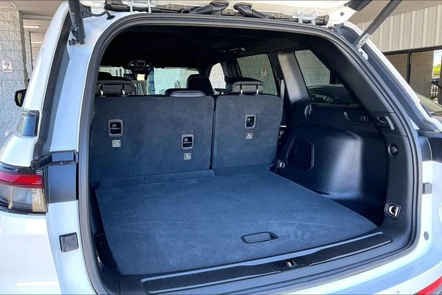 New 2026 Bright White Clear-Coat Exterior Paint Jeep Limited image 18