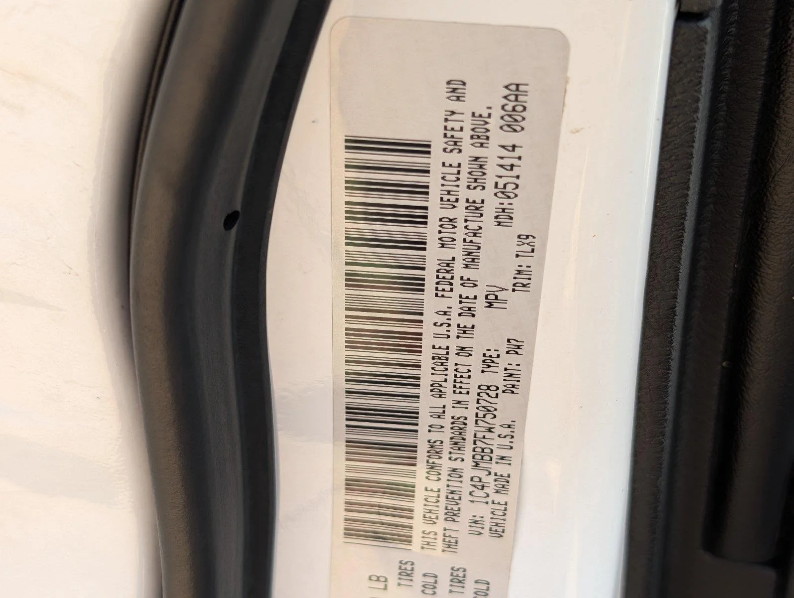 Used 2015 Bright White Clearcoat Jeep Trailhawk image 37