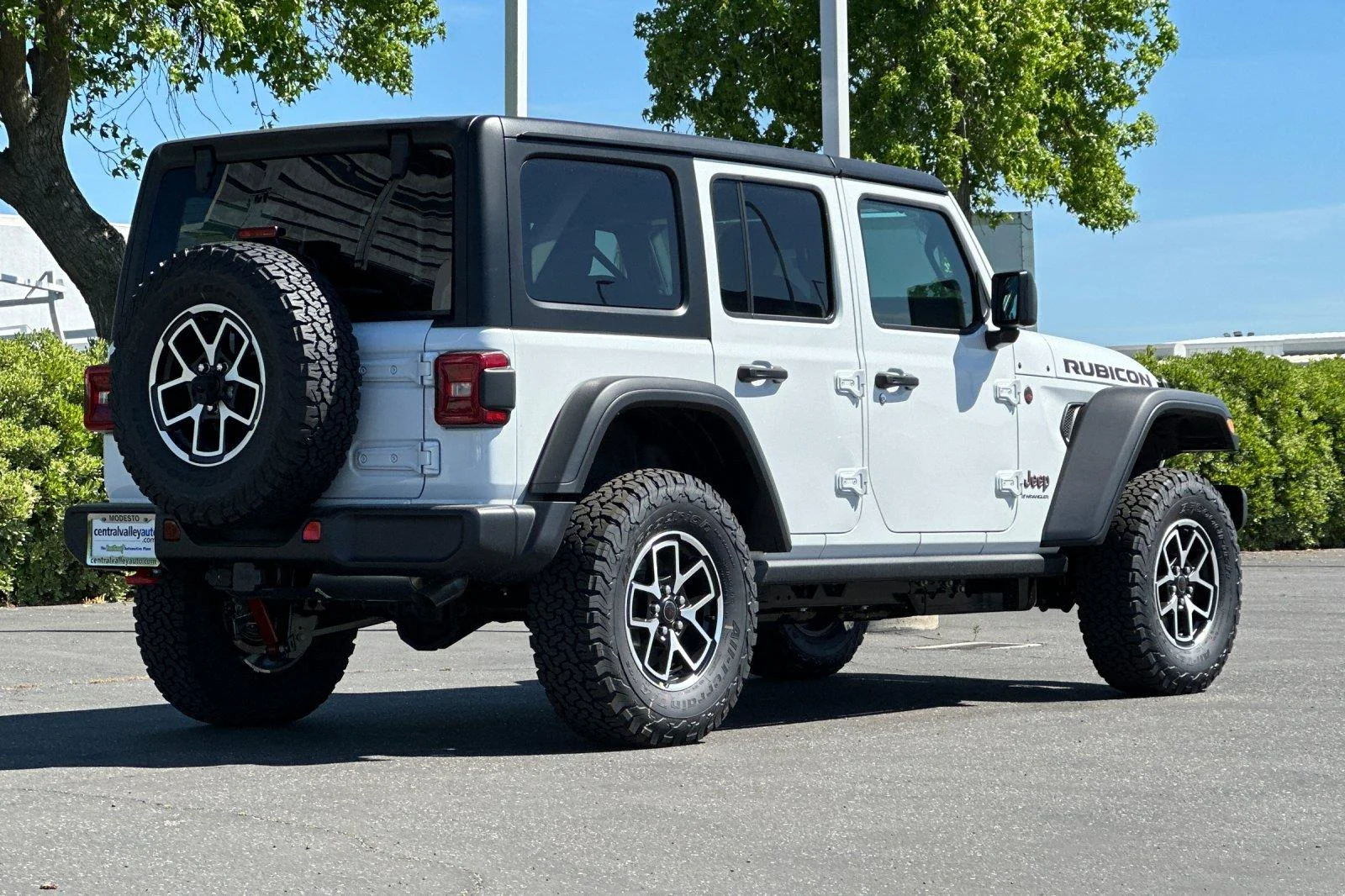 New 2026 Bright White Clearcoat Jeep Rubicon image 4