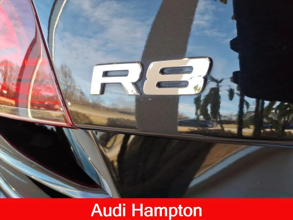 Used 2011 Phantom Black Pearl Audi 5.2L image 8