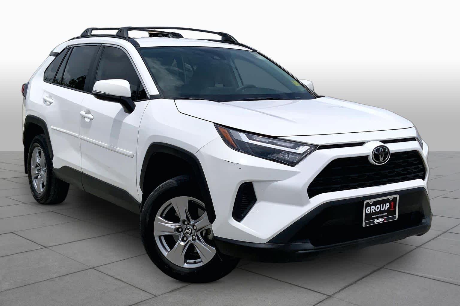 Used 2025 Ice Cap Toyota XLE image 3