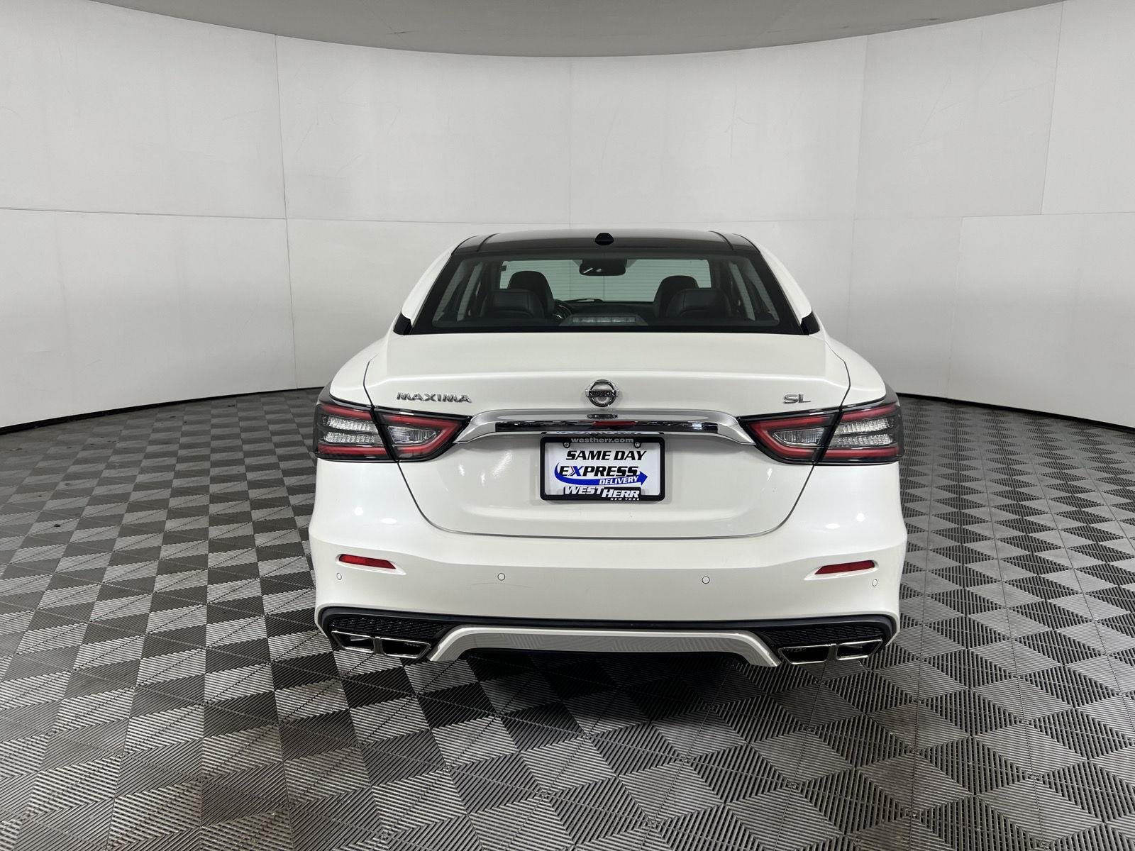 Used 2020 Pearl White Tricoat Nissan SL image 8