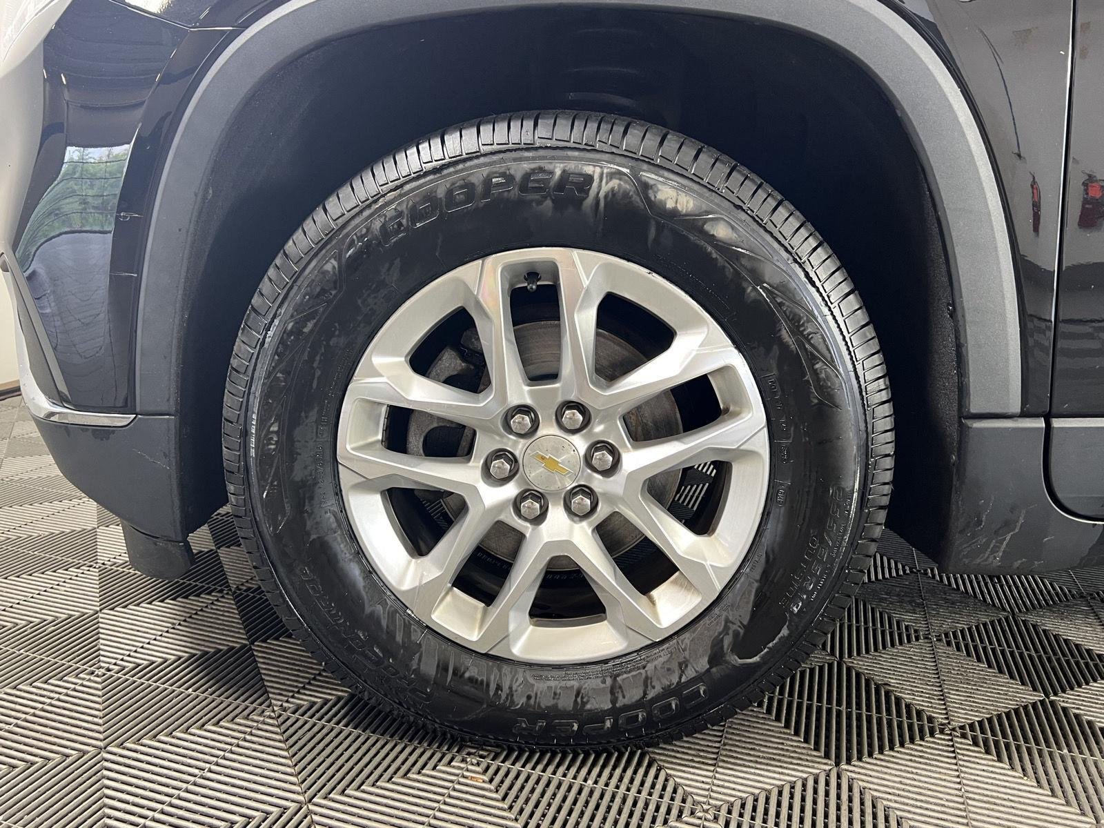Used 2018 Mosaic Black Metallic Chevrolet LT Cloth image 34