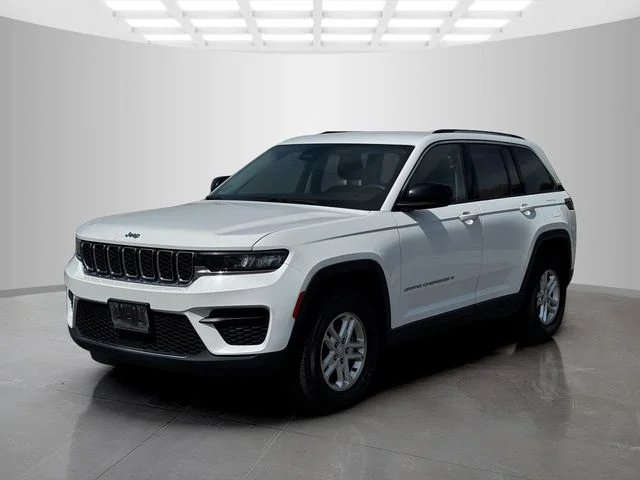 Certified Used 2024 White/off-white Jeep Laredo image 3