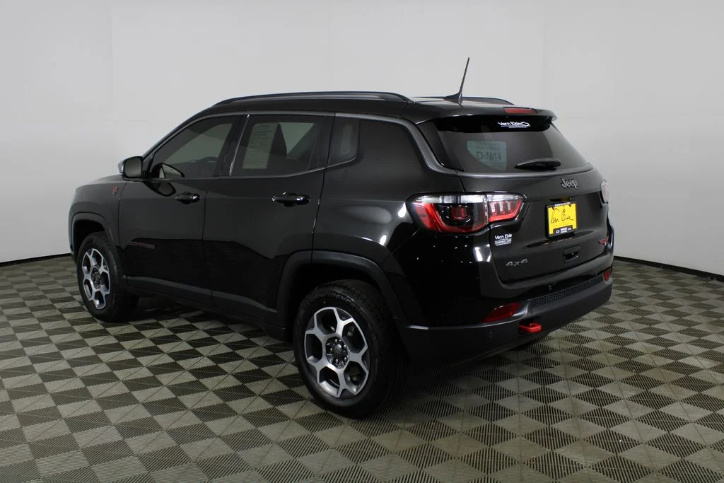Used 2022 Black Jeep Trailhawk image 4