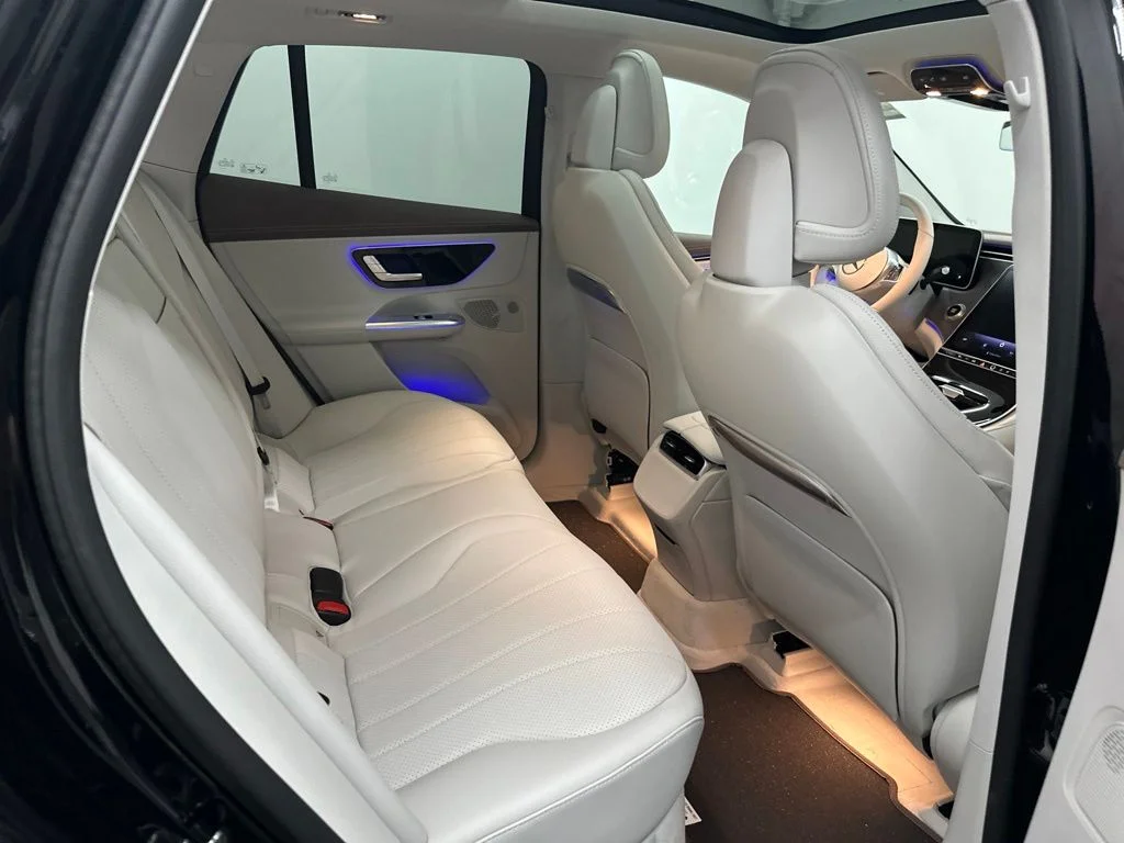 New 2026 Black Mercedes-Benz 320 SUV image 22